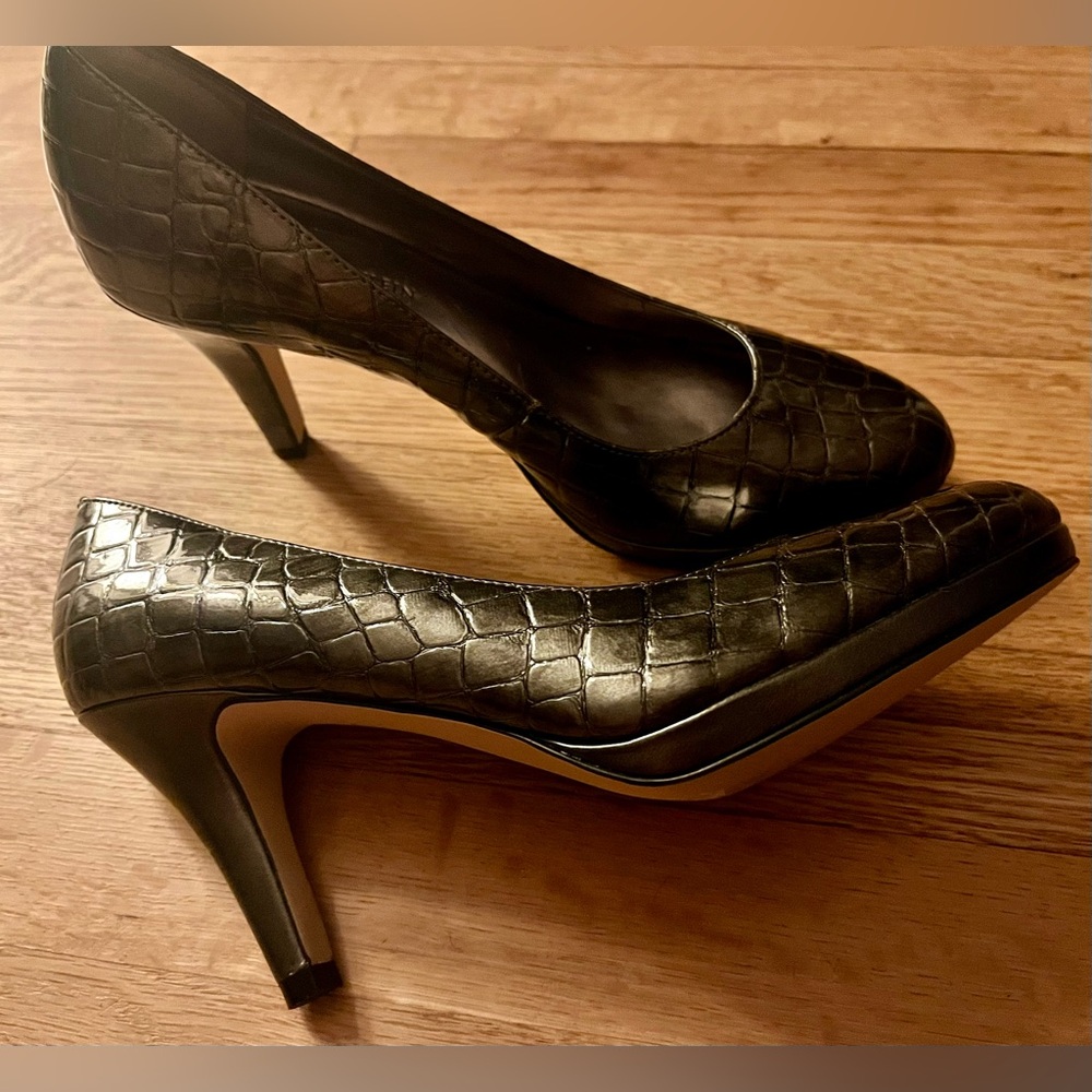 Anne Klein Snakeskin Heels Sz 7
